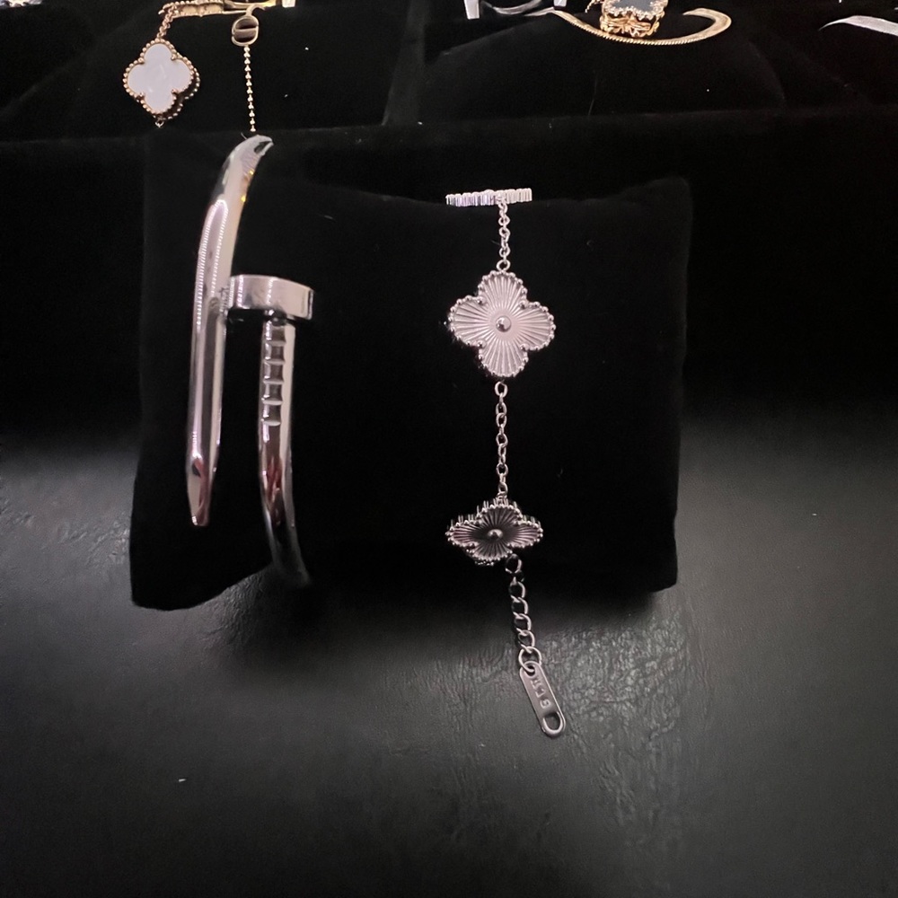Bracelet Set (Clover+Love Screw Bangle)